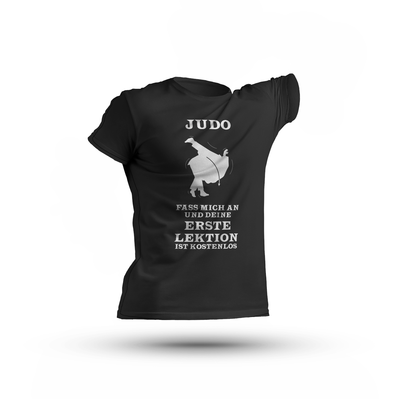 SAssist Judo T-Shirt mit Aufdruck auf der Vorderseite "Fass mich an und deine erste Lektion ist kosenlos" und kämpfenden Judoka als Zeichnung.